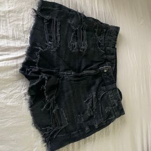 Women’s size 6 American Eagle shorts.